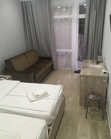 Фото номера Стандарт 4-местный Гостевой дом Sandro Palace г. Сочи 3