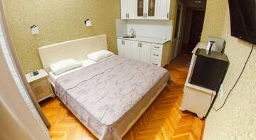 Фото номера Номер-студио с балконом Гостиница Мира г. Сочи 5