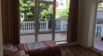 Фото номера Трехместный номер с основными удобствами Гостиница Guest House Gorka г. Сочи 17
