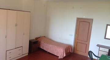 Фото номера Трехместный номер с основными удобствами Гостиница Guest House Gorka г. Сочи 4