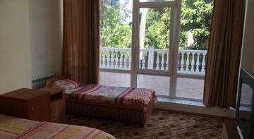 Фото номера Трехместный номер с основными удобствами Гостиница Guest House Gorka г. Сочи 18