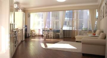 Фото номера Апартаменты Делюкс Гостиница Alpha Apartments Voykova г. Сочи 11