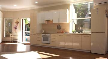 Фото номера Апартаменты Делюкс Гостиница Alpha Apartments Voykova г. Сочи 15