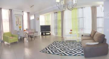 Фото номера Апартаменты с террасой Гостиница Alpha Apartments Voykova г. Сочи 12