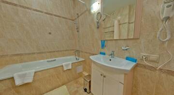 Фото номера Люкс с видом на море (для 4 взрослых) Гостиница Dolphin Resort Hotel &amp; Conference г. Сочи 9