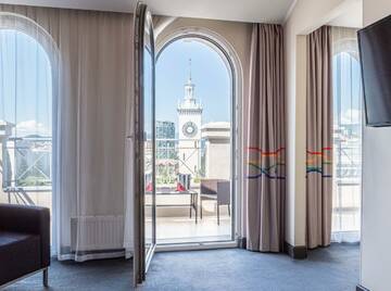 Фото номера 2-комнатный номер люкс Гостиница Cosmos Sochi Hotel г. Сочи 10