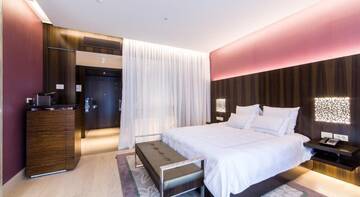Фото номера Номер Swiss Advantage с кроватью размера «king-size», вид на море Гостиница Swissоtel Resort Сочи Камелия г. Сочи 5