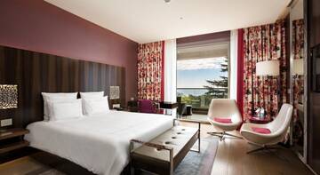 Фото номера Номер Swiss Advantage с кроватью размера «king-size», вид на море Гостиница Swissоtel Resort Сочи Камелия г. Сочи 8