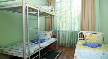 Фото номера Спальное место на двухъярусной кровати в общем номере для мужчин с 3 кроватями Гостиница На Комсомольской Хостел г. Сочи 3