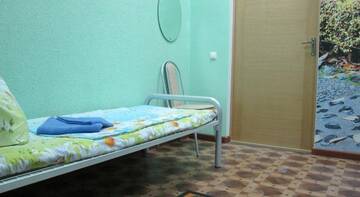 Фото номера Спальное место на двухъярусной кровати в общем номере для мужчин с 3 кроватями Гостиница На Комсомольской Хостел г. Сочи 5