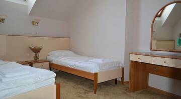 Фото номера Двухместный номер с 2 отдельными кроватями Гостиница Helius Hotel г. Сочи 5