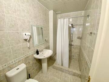 Фото номера Трехместный номер Гостиница Lazur Guest House г. Сочи 16