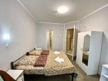 Фото номера Трехместный номер Гостиница Lazur Guest House г. Сочи 17