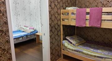 Фото номера Четырехместный номер эконом-класса Гостевой дом Апартаменты на Комсомольской г. Сочи 13