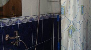 Фото номера Трехместный номер &quot;Комфорт&quot; с душем Гостиница Guest House Elizaveta г. Сочи 8