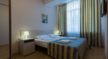 Фото номера Стандартный семейный номер с видом на море Гостиница Guest House Nika г. Сочи 10