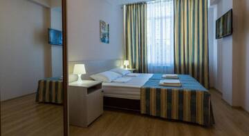 Фото номера Стандартный семейный номер с видом на море Гостиница Guest House Nika г. Сочи 8