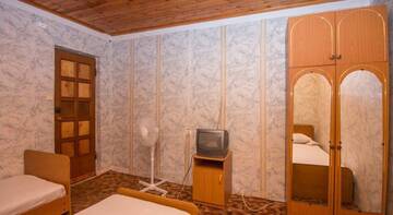 Фото номера Трехместный номер с общей ванной комнатой Гостиница Guest House Chayka г. Сочи 9
