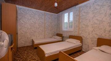 Фото номера Трехместный номер с общей ванной комнатой Гостиница Guest House Chayka г. Сочи 6