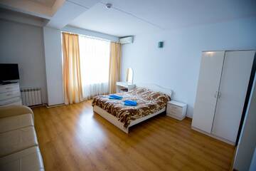 Фото номера Трехместный номер Гостиница Maria Hotel г. Сочи 4