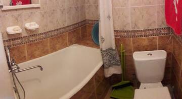 Фото номера Трехместный номер с ванной комнатой Гостиница Komsomolskaya 38A Guest house г. Сочи 2
