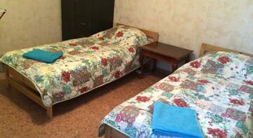 Фото номера Стандартный трехместный номер-студио Гостиница Гостевой Дом «Гости» г. Сочи 5