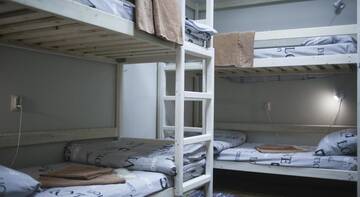 Фото номера Спальное место на двухъярусной кровати в общем номере для мужчин и женщин с 8 кроватями Хостел Lapin Vesta г. Сочи 5