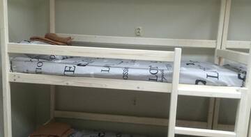 Фото номера Спальное место на двухъярусной кровати в общем четырехместном номере для женщин Хостел Lapin Vesta г. Сочи 2