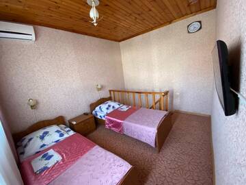 Фото номера Семейный номер Гостиница Guest House AIS г. Сочи 2