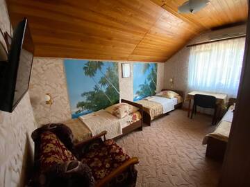 Фото номера Бюджетный трехместный номер Гостиница Guest House AIS г. Сочи 4