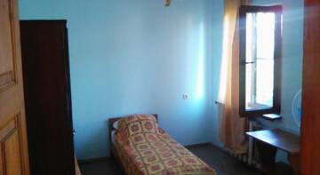 Фото номера Бюджетный трехместный номер Гостиница Guest House on Kievskaya г. Сочи 7