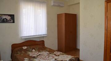 Фото номера Стандартный двухместный номер с 1 кроватью и балконом Гостиница Гостевой Дом на Фабрициус 4/2 г. Сочи 16