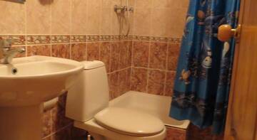 Фото номера Трехместный номер с балконом Гостиница Guest house Kiwi г. Сочи 5