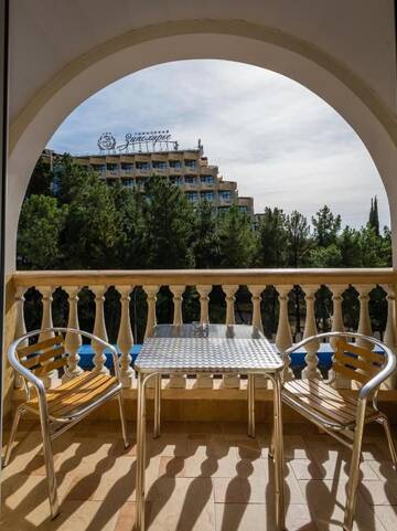 Фото номера Люкс с видом на бассейн - Доступ в спа-салон Гостиница Wind Rose Hotel &amp; SPA г. Сочи 5