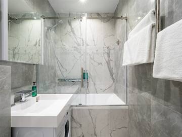Фото номера Апартаменты Luxe (2 спальни) с балконом Апарт-отели Апарт-отель МЕТРОПОЛЬ г. Сочи 12