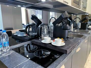 Фото номера Апартаменты Luxe (2 спальни) 1 этаж, без балкона Апарт-отели Апарт-отель МЕТРОПОЛЬ г. Сочи 4