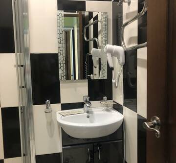 Фото номера Номер студия с 3 односпальными кроватями Апартаменты Golden Holiday Apartments г. Сочи 9