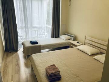 Фото номера Номер стандарт с 4 односпальными кроватями Апартаменты Golden Holiday Apartments г. Сочи 3