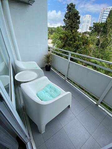 Фото номера Трехместный номер с видом на море Гостиница Joy Apartments г. Сочи 8