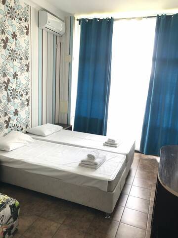 Фото номера Трехместный номер Гостиница Joy Apartments г. Сочи 2