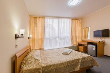 Фото номера Двухместный номер с панорамным окном Отель Very Hotel г. Сочи 2
